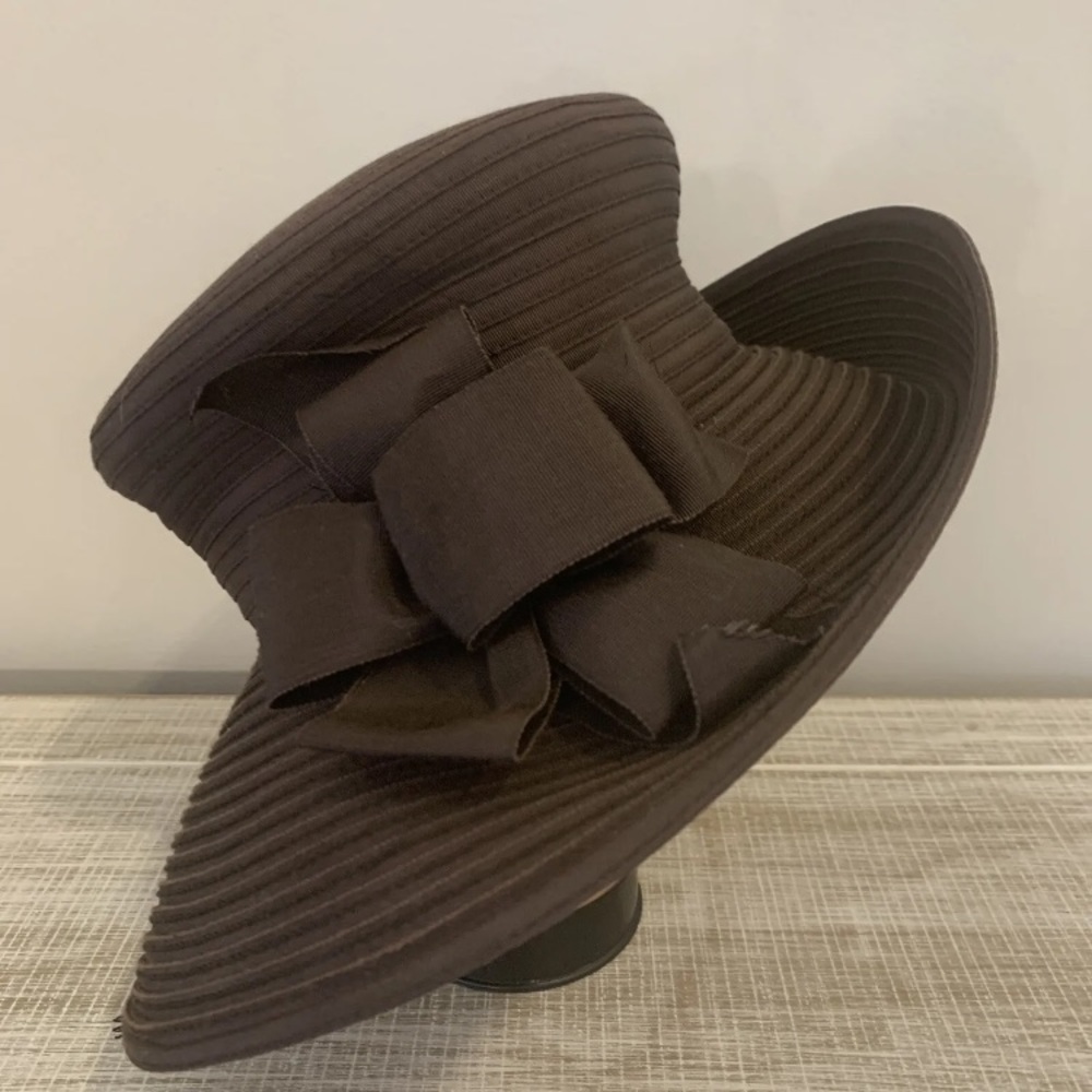 Eric Javits packable, water repellant hat.